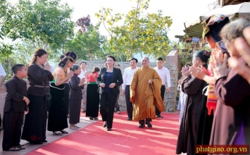 Chủ tịch Quốc hội thăm trụ sở Phật giáo Điện Biên